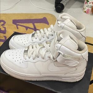 Classic White Nike Air Force One-Mid